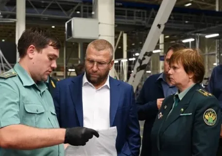 Руководитель ФТС России Валерий Пикалёв с рабочим визитом посетил логистический центр Внуково