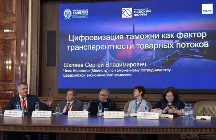 Глава ЕЭК на Невском форуме рассказал о единой системе таможенного транзита с цифровыми пломбами