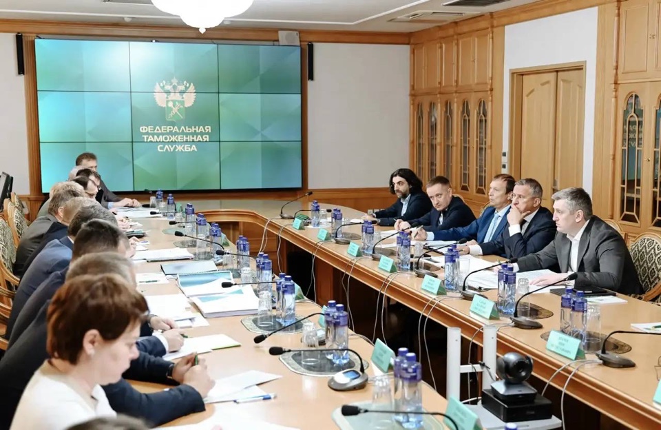 Глава ФТС обсудил развитие инфраструктуры на границе с Беларусью и Казахстаном