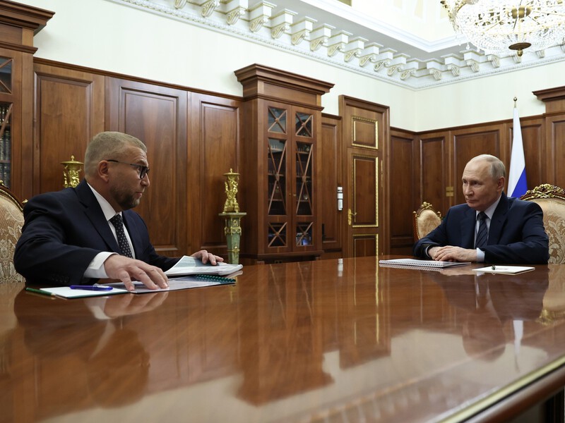 Путин провел в Кремле встречу с главой ФТС Валерием Пикалевым